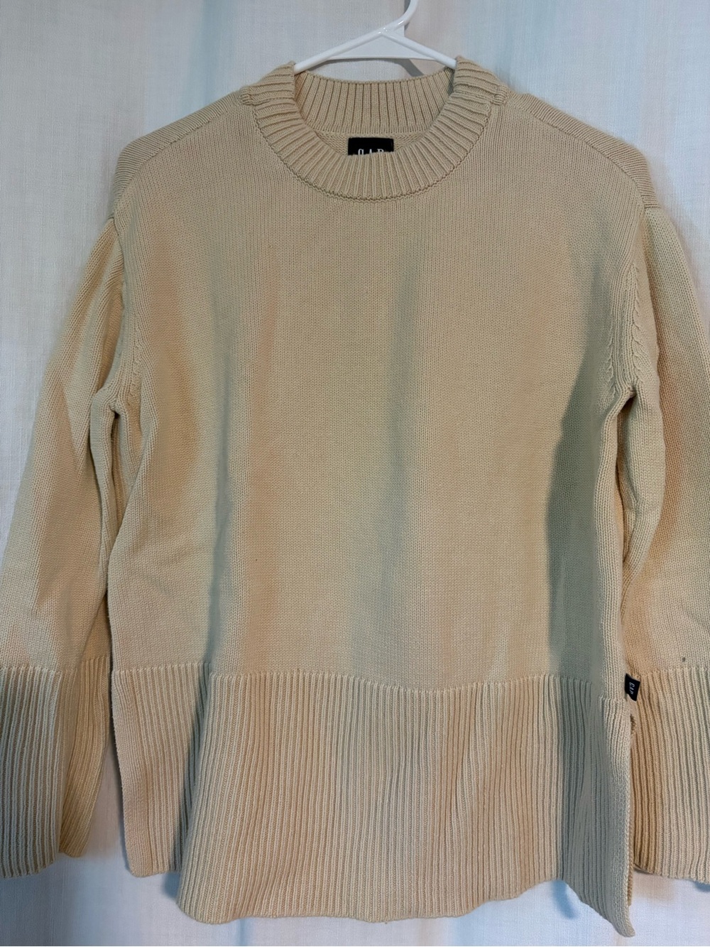 GAP women’s Crewneck Sweater in Cream